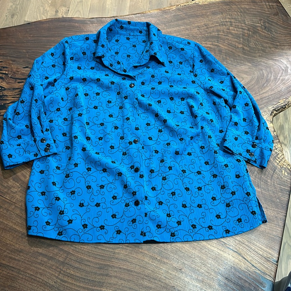 Women’s Blue Botton Down Blouse size 2x with built in tank and shoulder pads!